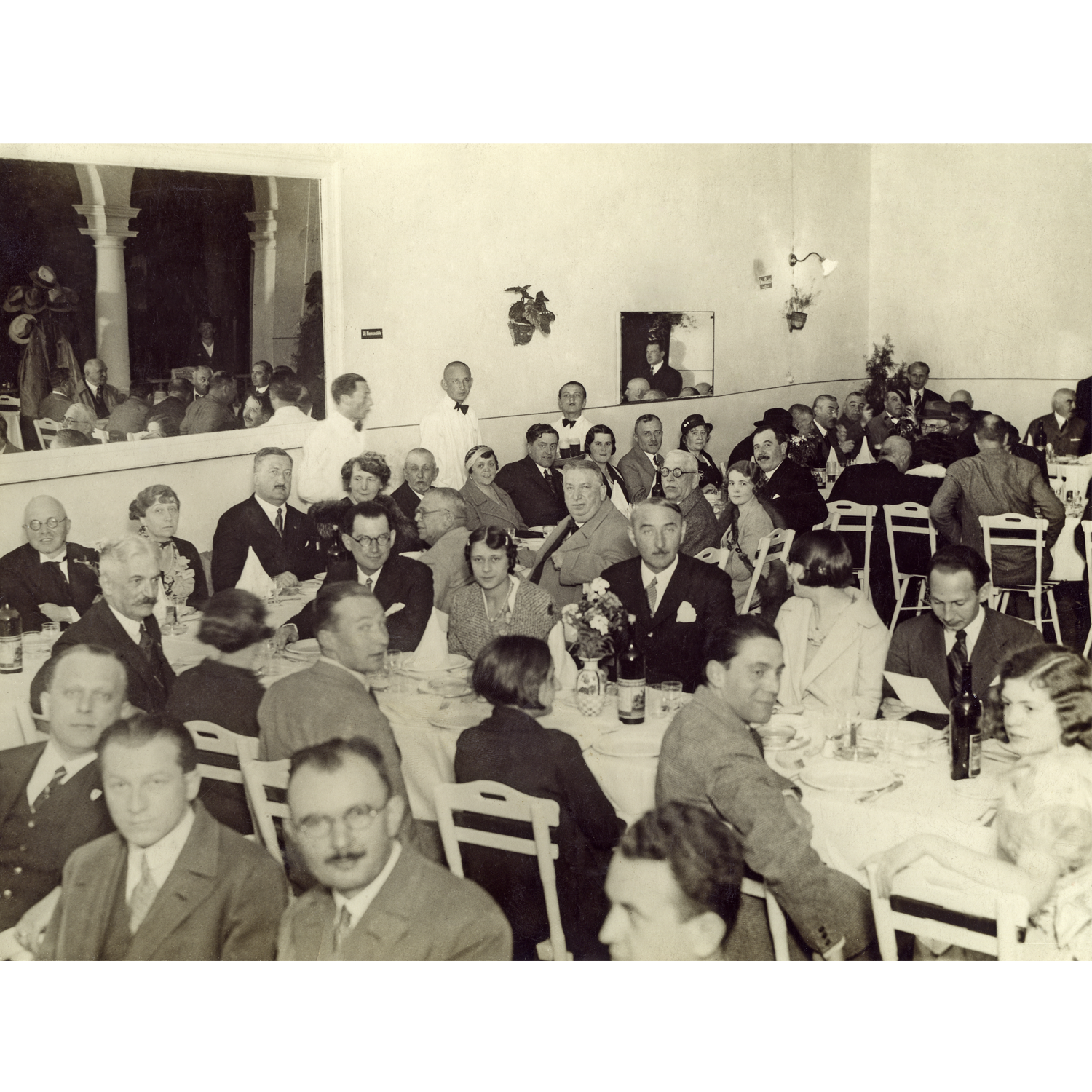 A közjegyzői egylet 1933-ban Balatonfüreden megtartott vándorgyűlésének résztvevői